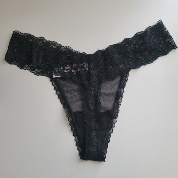 Victoria's Secret Lace Cheeky & Hipster Panties & Thong Lot of 3 Red & Black NWT - Picture 6 of 8